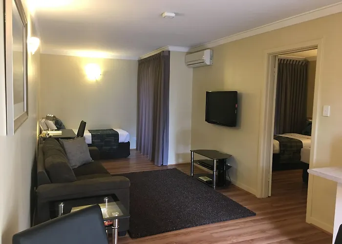 Classic One-Bedroom Triple Room