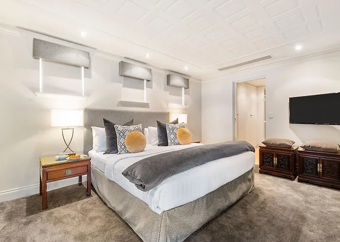 Corner Suite with King Bed Non-Smoking