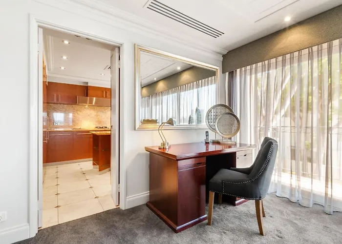 Corner Suite with King Bed Non-Smoking